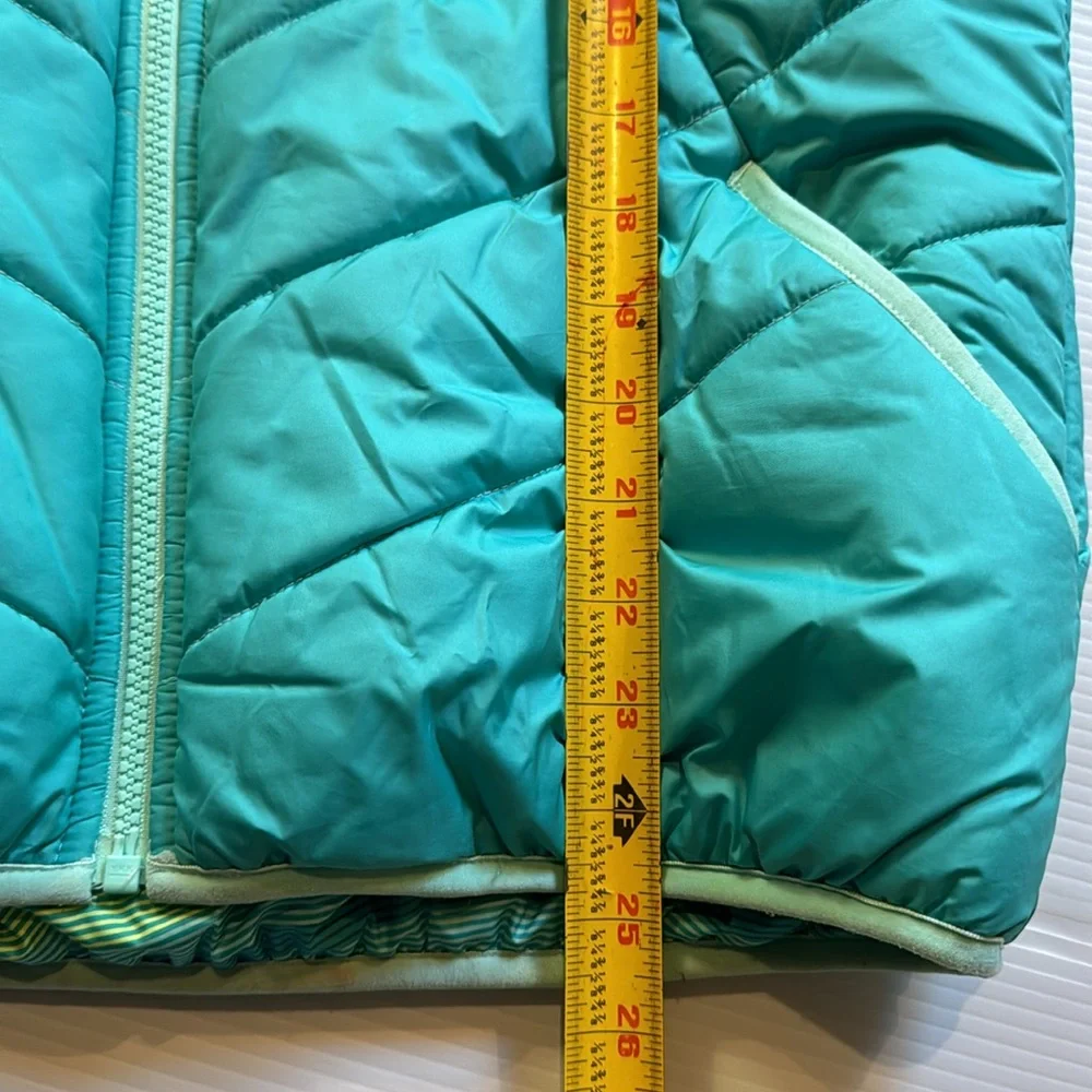 The North Face reversible puffers jacket.  Green, yellow, white swirl. Girls XL